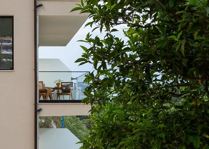 Han/Misafirhane Garden Himarë